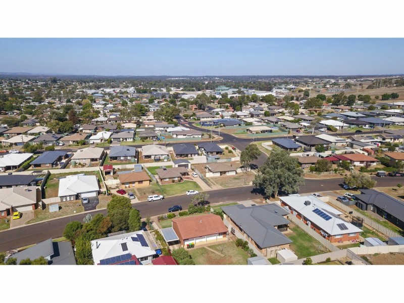 43 Spears Drive, Dubbo NSW 2830