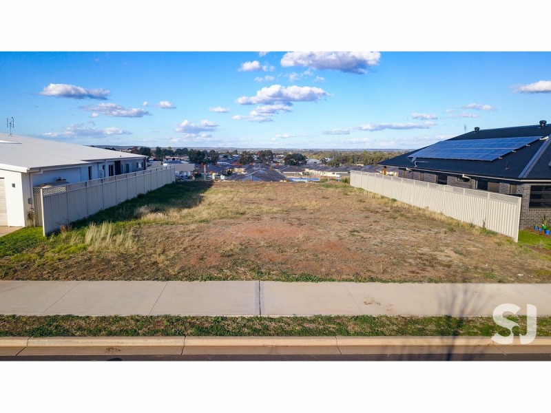 15 Champagne Drive, Dubbo NSW 2830