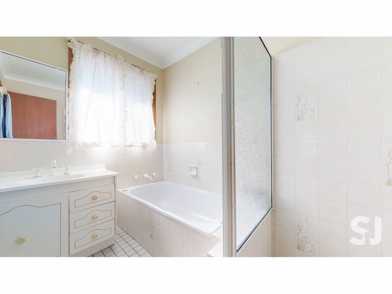 16 Flinders Close, Dubbo NSW 2830