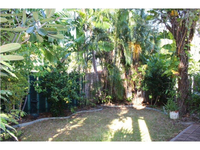 Coconut Grove NT 0810