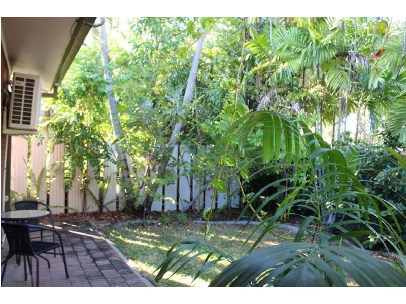 Coconut Grove NT 0810