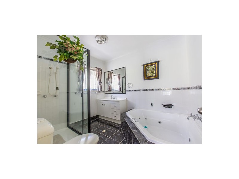 11 Mayflower Court, Cooloola Cove QLD 4580