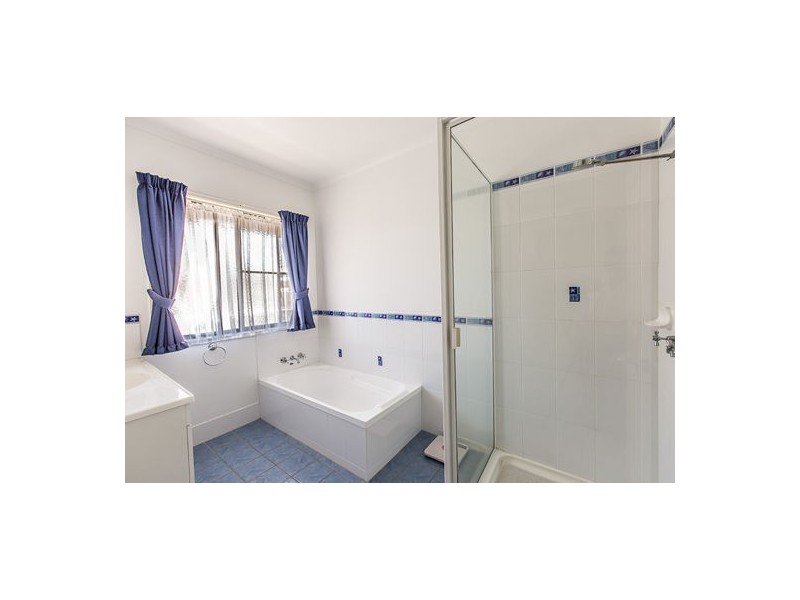 11 Mayflower Court, Cooloola Cove QLD 4580