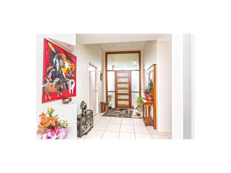 8 Federation Court, Southside QLD 4570