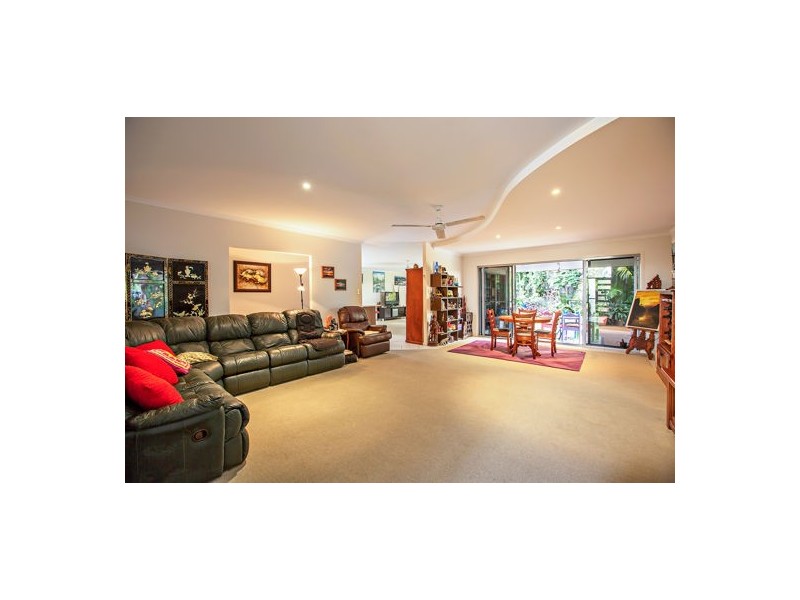 8 Federation Court, Southside QLD 4570