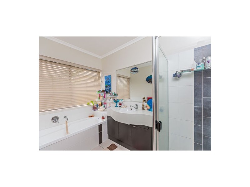 8 Federation Court, Southside QLD 4570