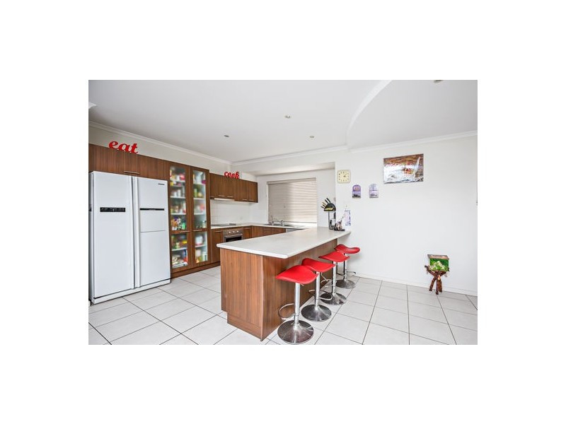 8 Federation Court, Southside QLD 4570