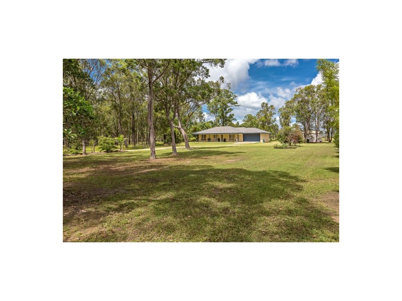 201 Philip Drive, Teddington QLD 4650