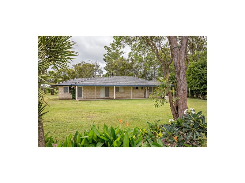 201 Philip Drive, Teddington QLD 4650