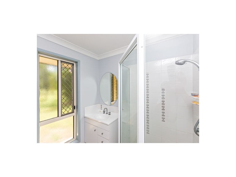 201 Philip Drive, Teddington QLD 4650