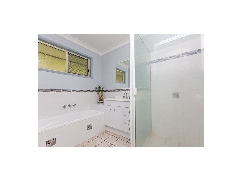 201 Philip Drive, Teddington QLD 4650