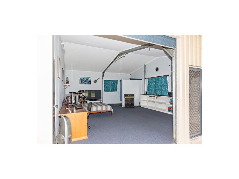 201 Philip Drive, Teddington QLD 4650