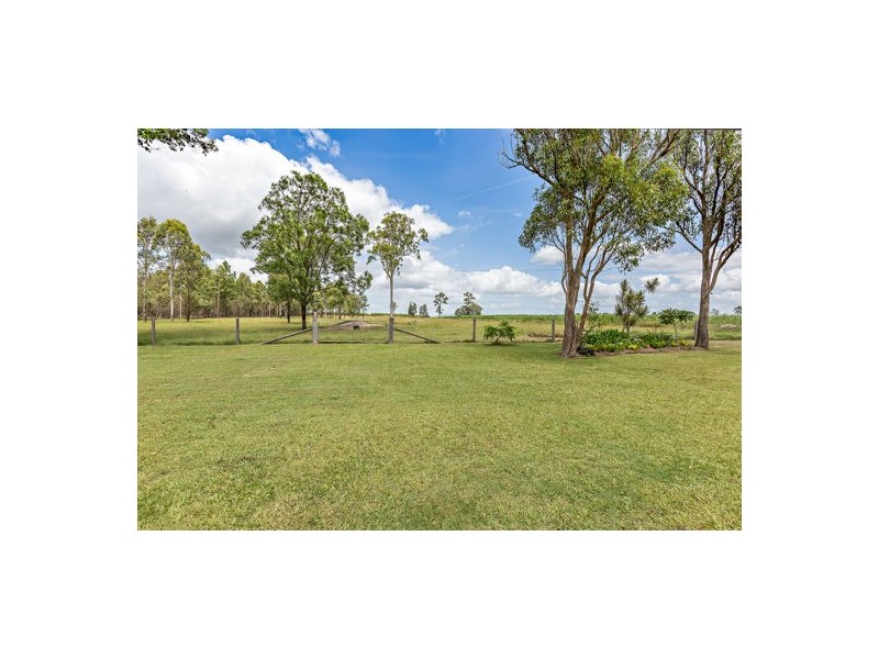 201 Philip Drive, Teddington QLD 4650