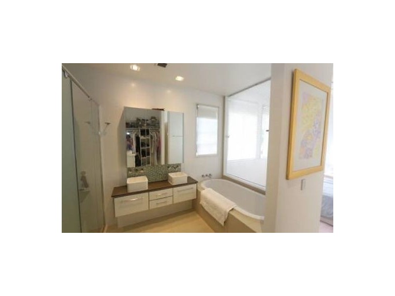 1/3030 The Boulevard, Carrara QLD 4211