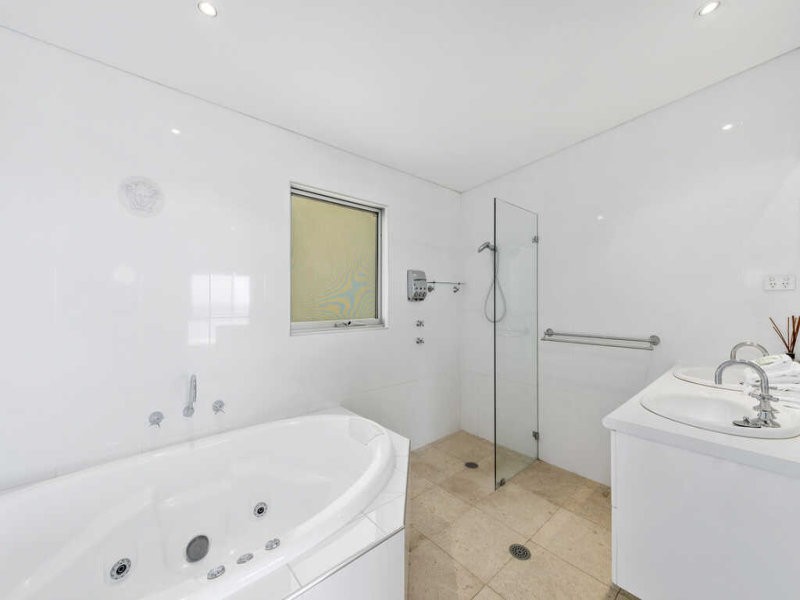 4 Beachfront Close, Sapphire Beach NSW 2450