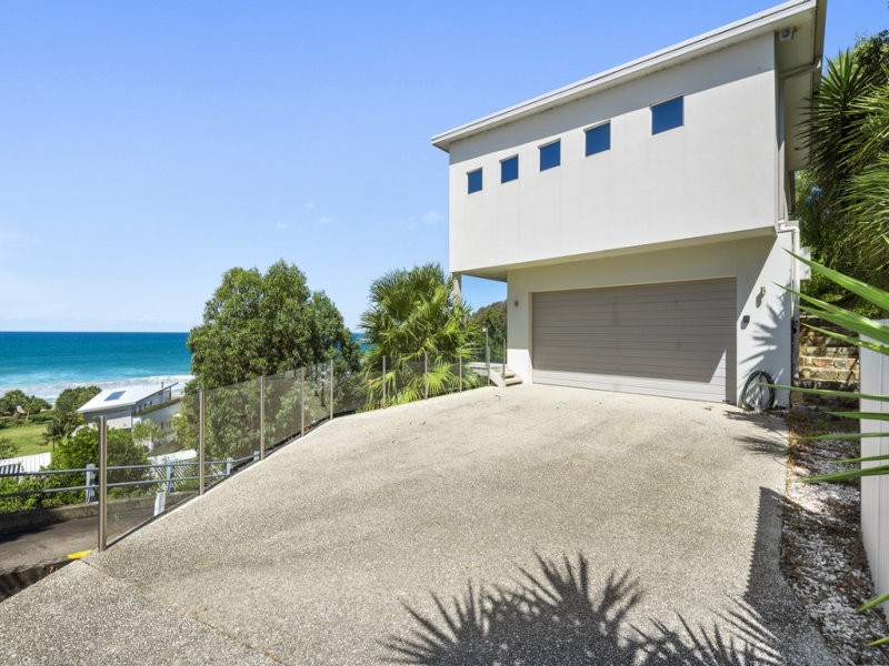 4 Beachfront Close, Sapphire Beach NSW 2450