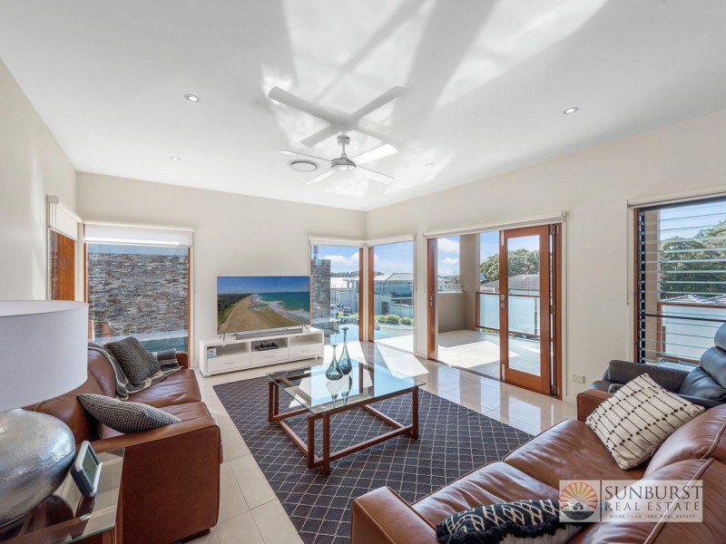 16 San Simeon Circuit, Sapphire Beach NSW 2450