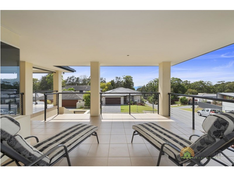 18 San Simeon Circuit, Sapphire Beach NSW 2450