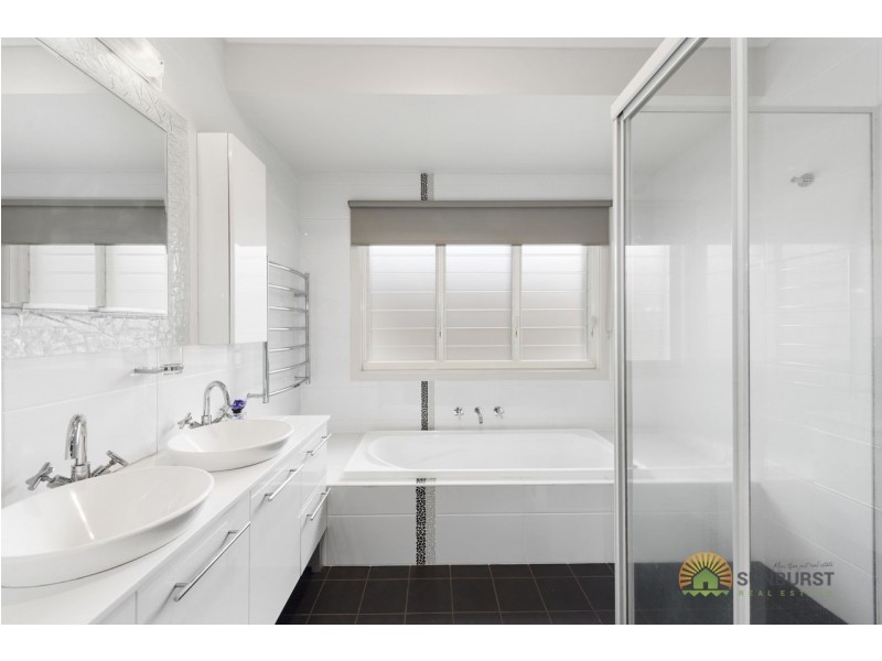 18 San Simeon Circuit, Sapphire Beach NSW 2450