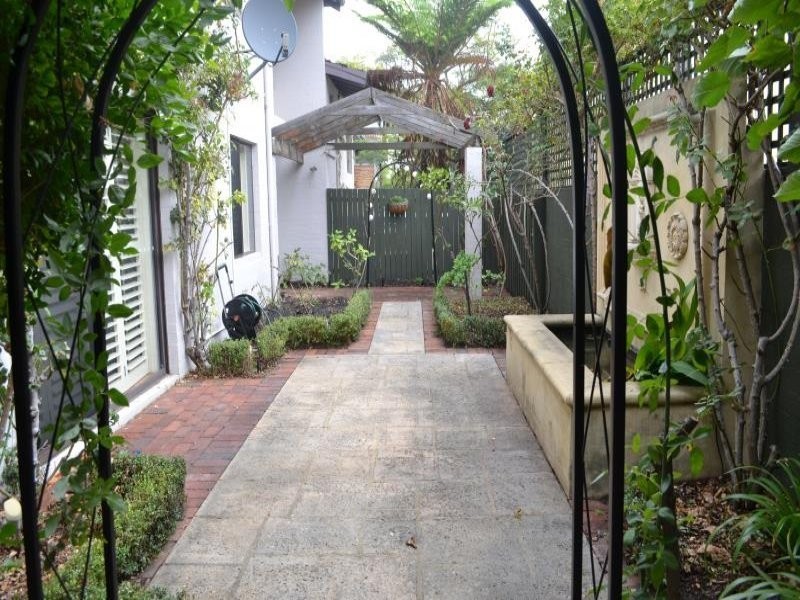 2/443 Rokeby Road, Shenton Park WA 6008