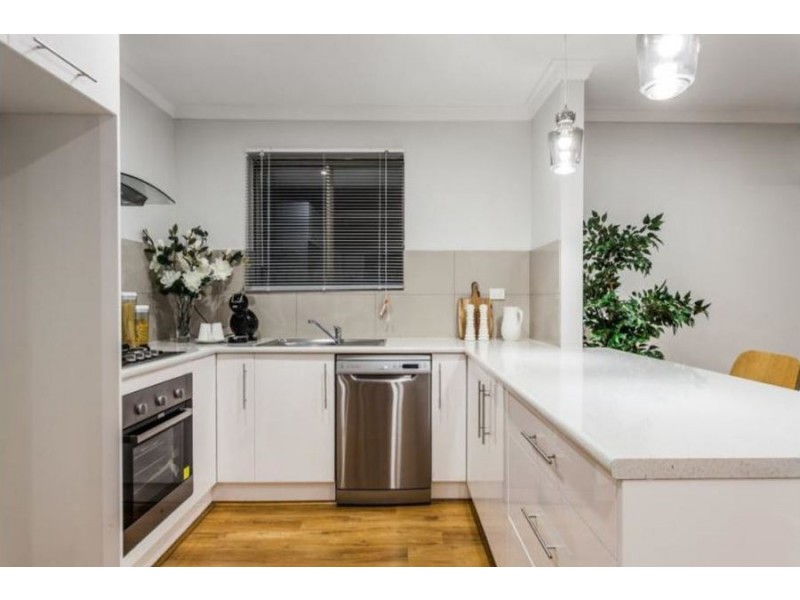 16 Saurel Way, Ferndale WA 6148