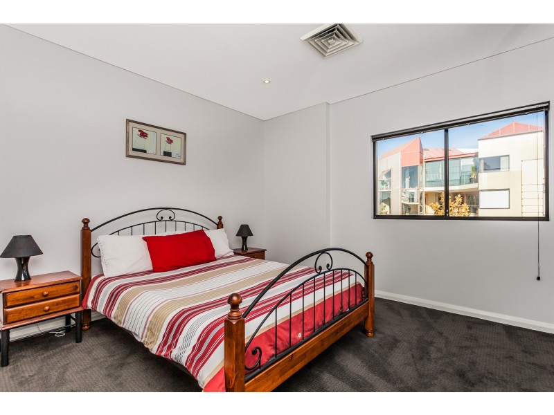 13/2 Centro Avenue, Subiaco WA 6008