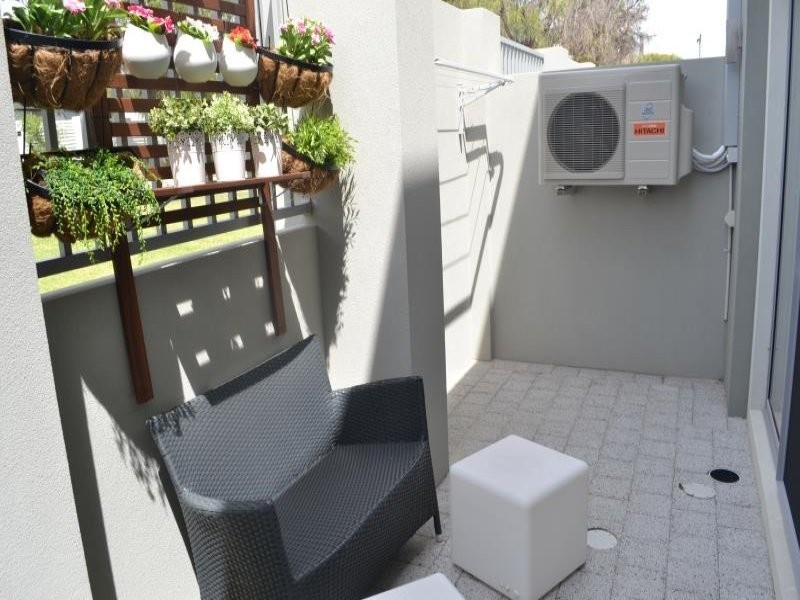 2/15 Waterloo Street, Joondanna WA 6060