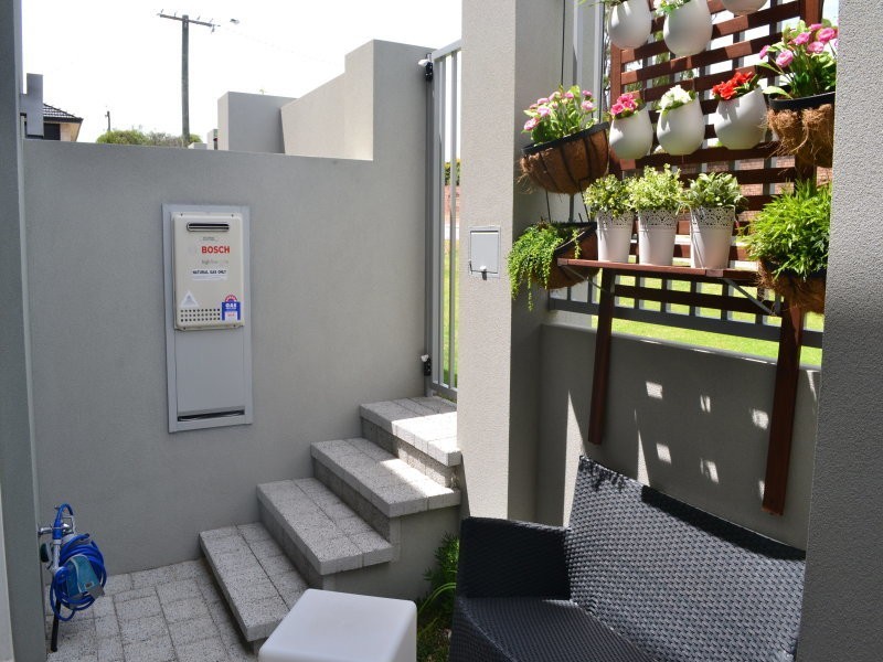 2/15 Waterloo Street, Joondanna WA 6060