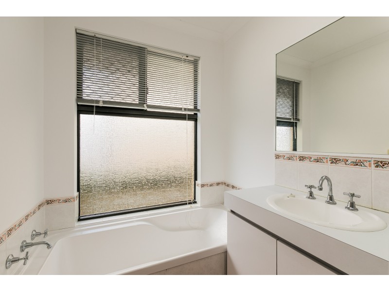 8 Longwood Mews, Landsdale WA 6065