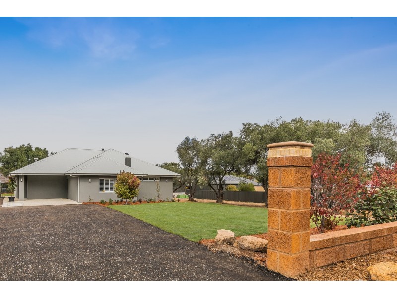 25 Orangedale Road, Lesmurdie WA 6076