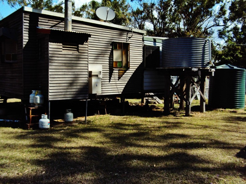 27 Gordon Lane, Walterhall QLD 4714
