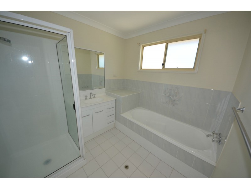 10 Banksia Court, Gracemere QLD 4702