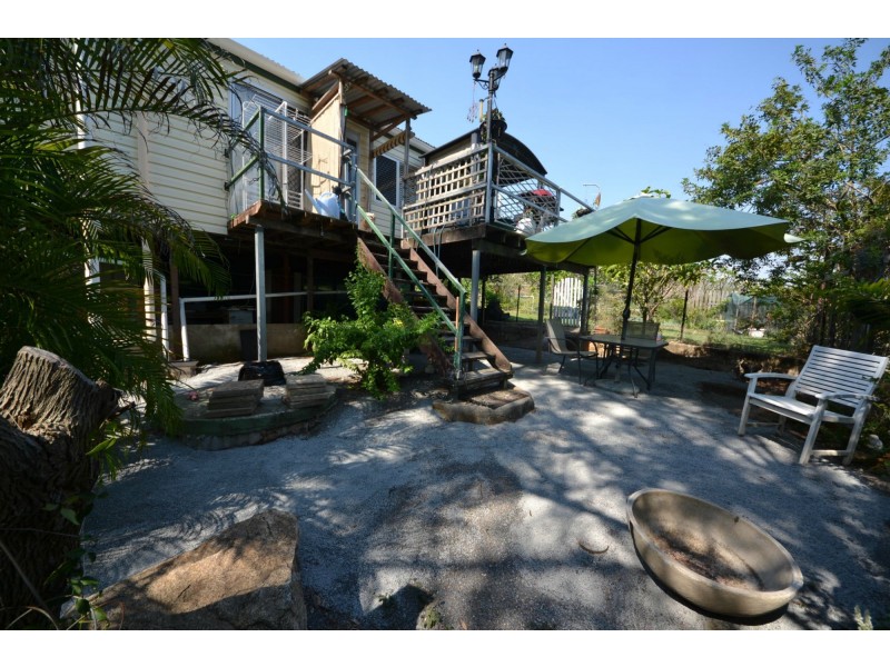 32 Crown Street, Mount Morgan QLD 4714