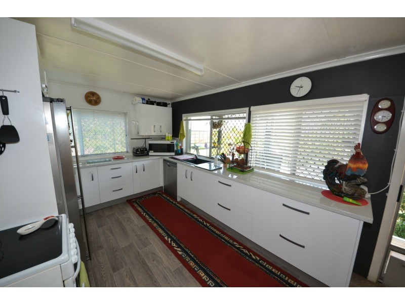 32 Crown Street, Mount Morgan QLD 4714