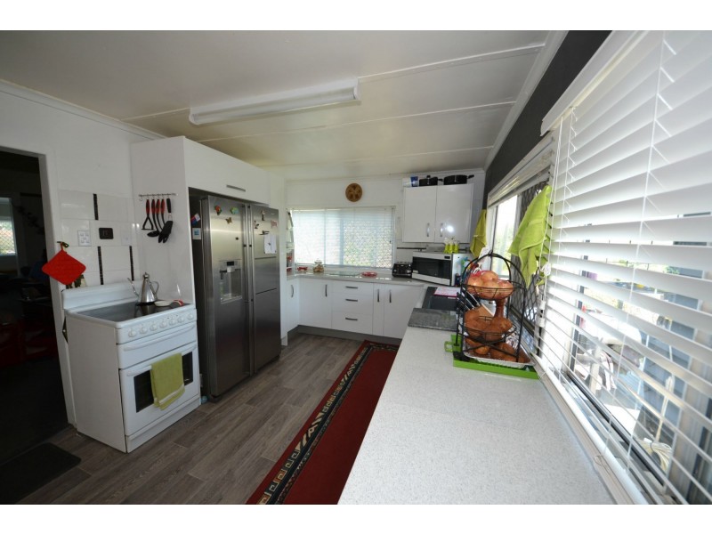 32 Crown Street, Mount Morgan QLD 4714