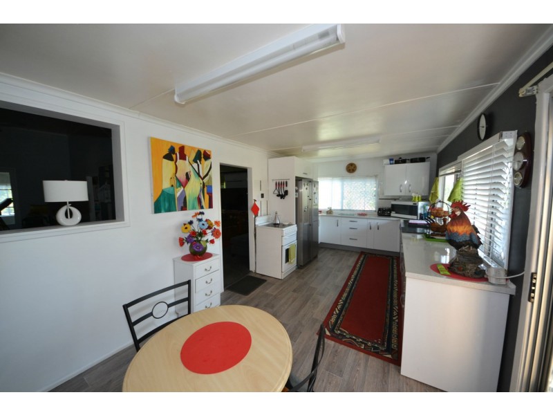 32 Crown Street, Mount Morgan QLD 4714