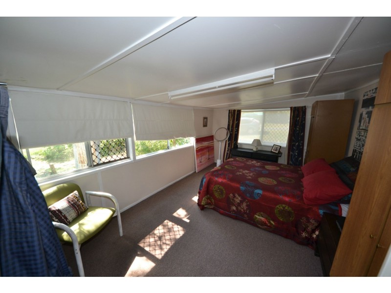 32 Crown Street, Mount Morgan QLD 4714