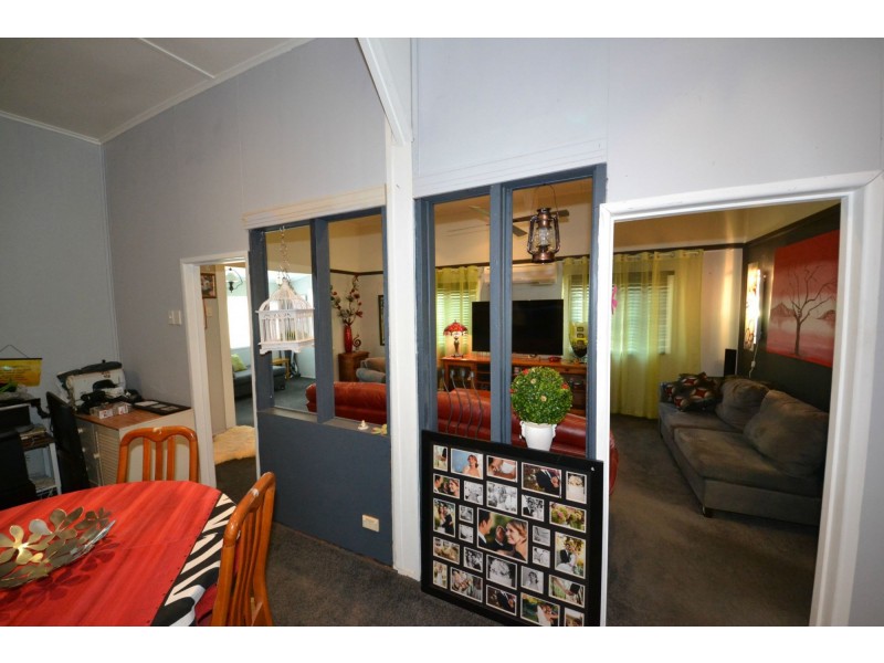 32 Crown Street, Mount Morgan QLD 4714