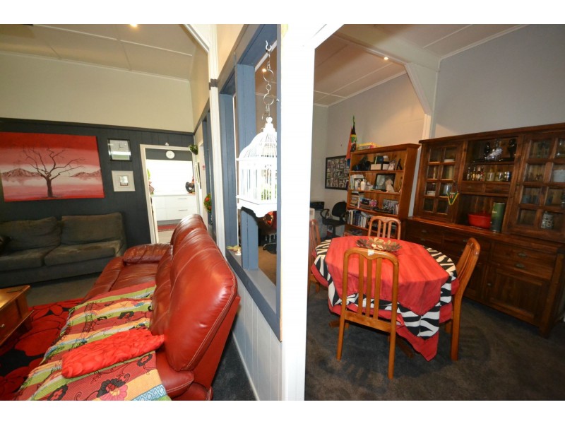 32 Crown Street, Mount Morgan QLD 4714