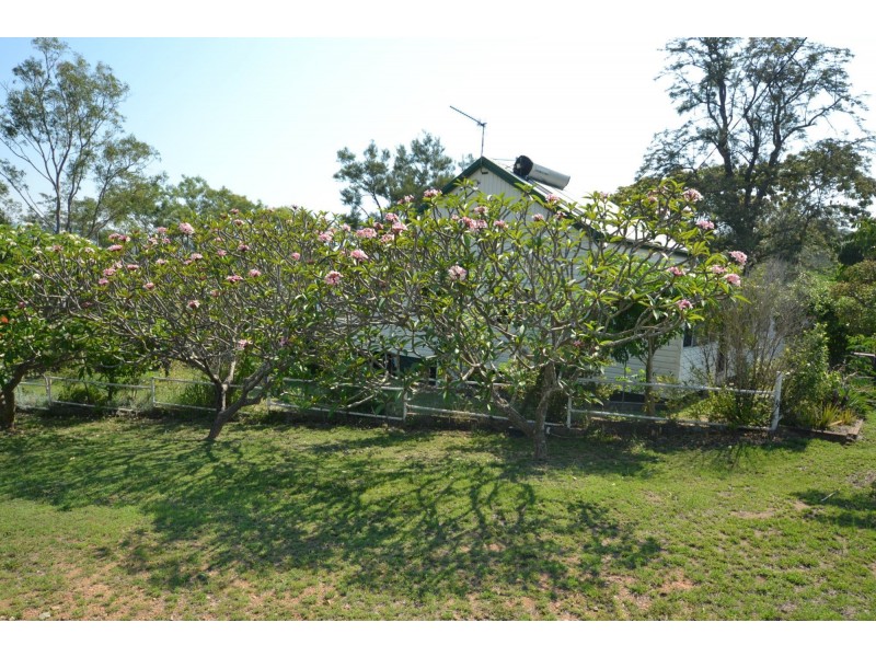 32 Crown Street, Mount Morgan QLD 4714