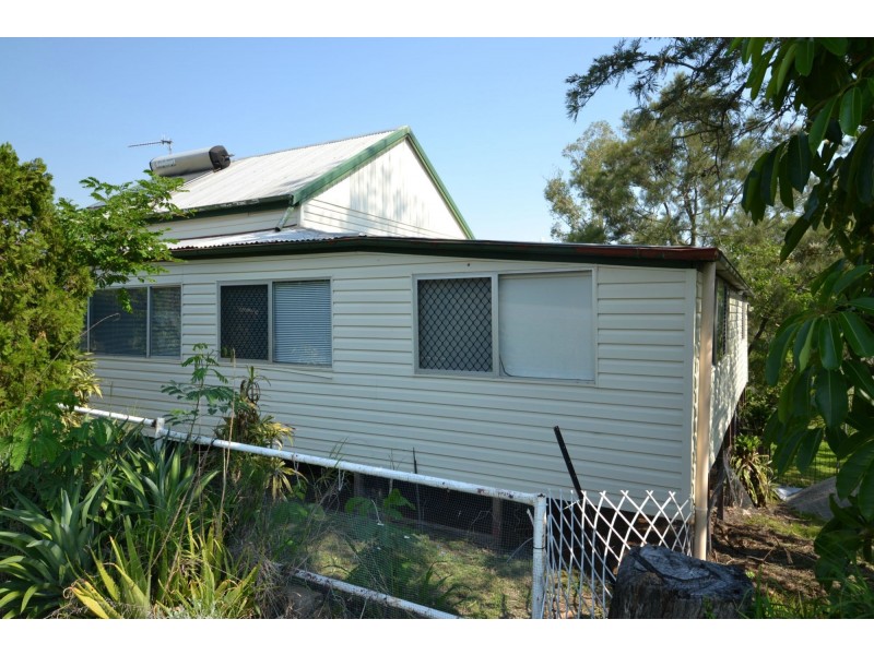 32 Crown Street, Mount Morgan QLD 4714
