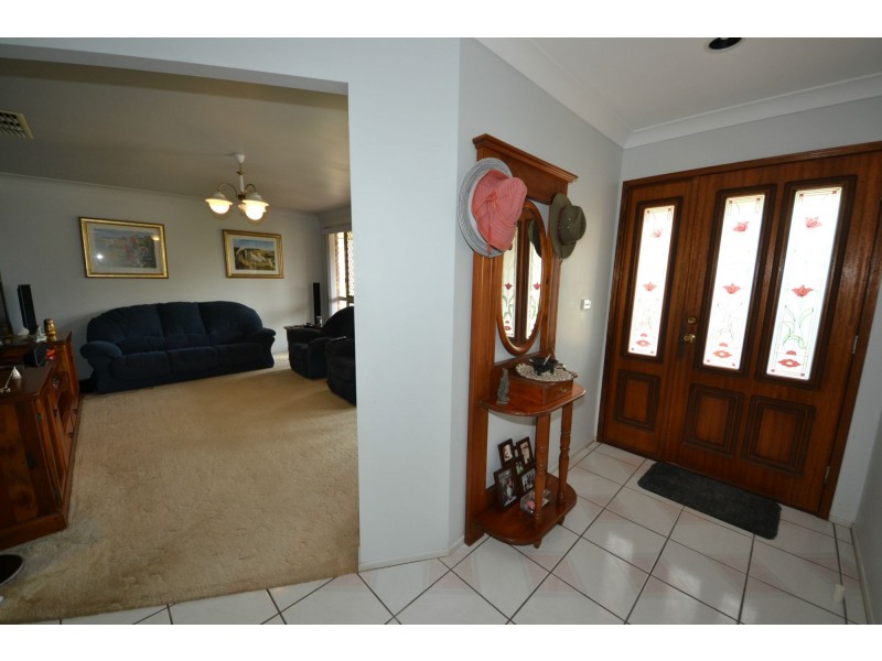 11 Blyth Avenue, Gracemere QLD 4702