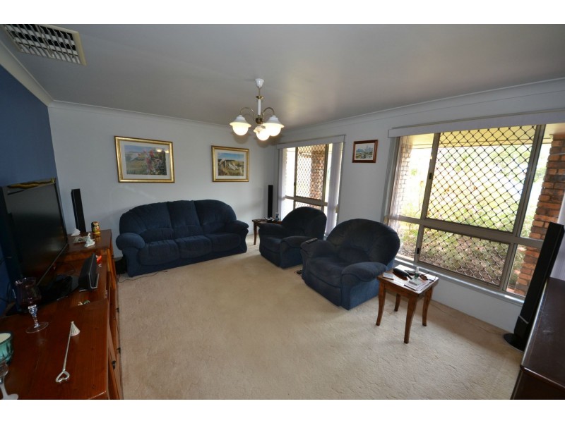11 Blyth Avenue, Gracemere QLD 4702