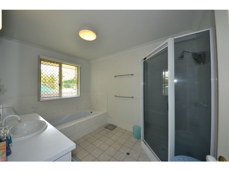 11 Blyth Avenue, Gracemere QLD 4702