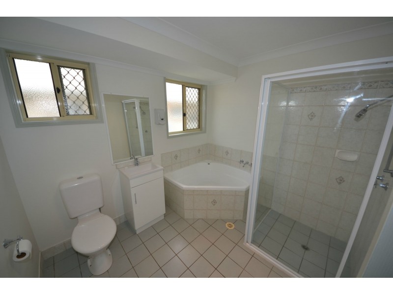 16 Deakin Close, Gracemere QLD 4702