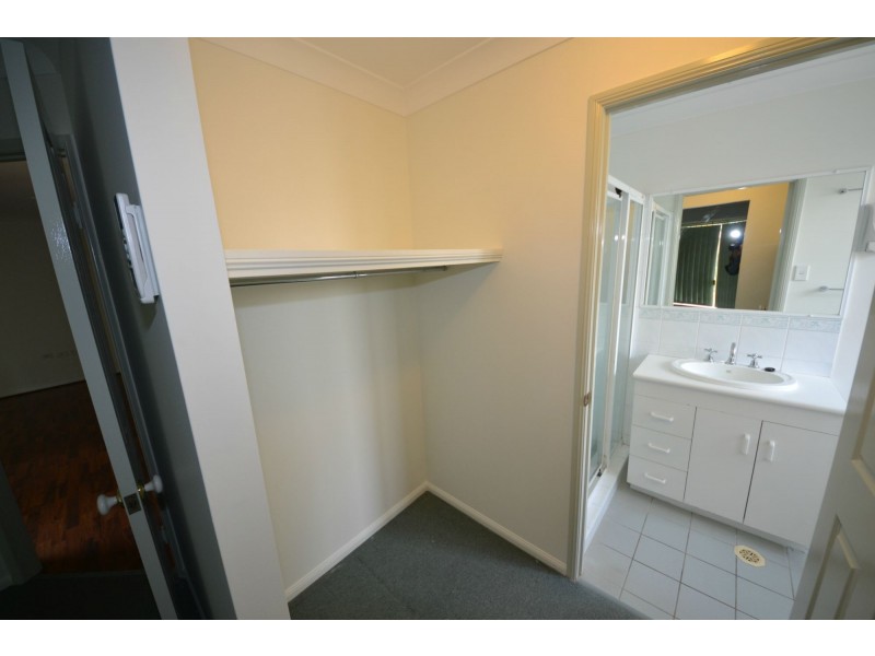 16 Deakin Close, Gracemere QLD 4702