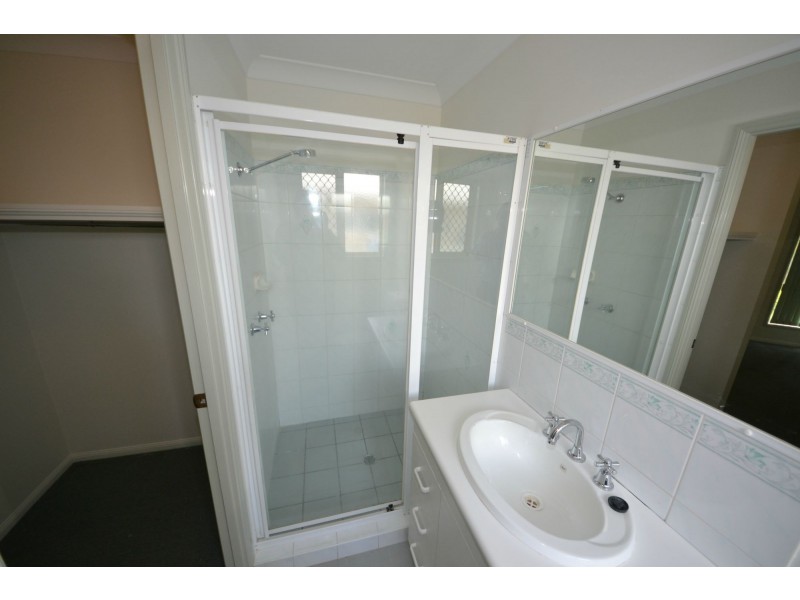 16 Deakin Close, Gracemere QLD 4702