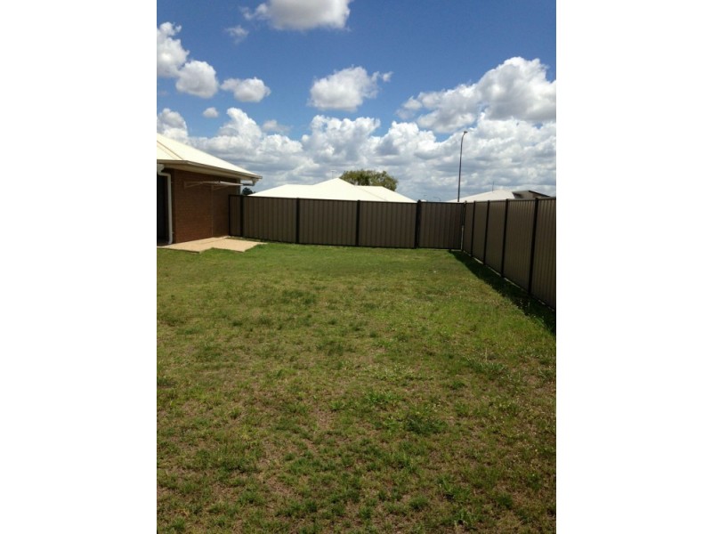 8 Belltrees Avenue, Gracemere QLD 4702
