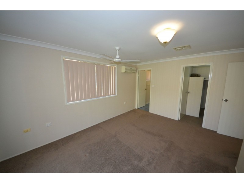8 Lamb Avenue, Gracemere QLD 4702