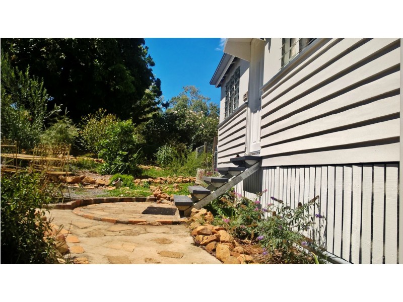 169 East Street South, Mount Morgan QLD 4714